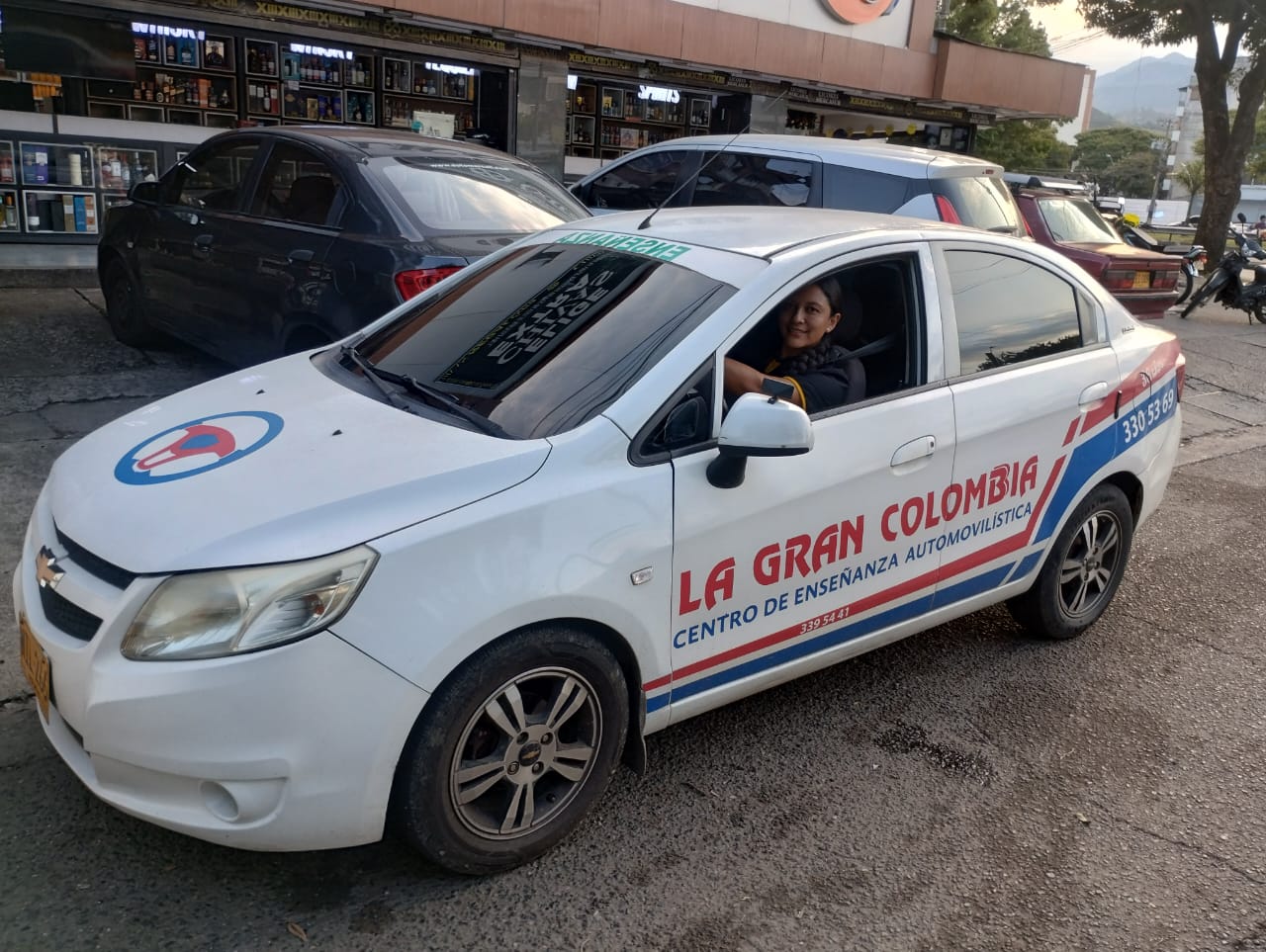 Práctica de conducción en tráfico real de Cali con escuela de conducción especializada en principiantes
